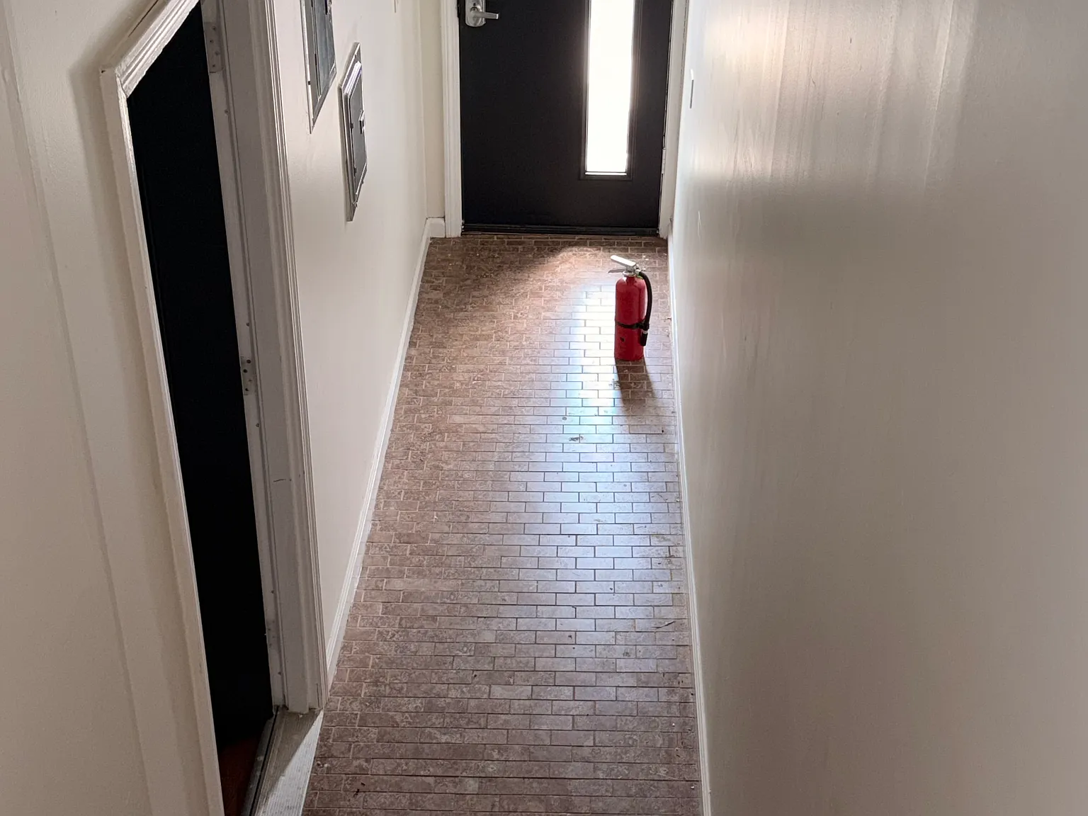 Studio, 1500 sqft, $1,000 — Photo 1