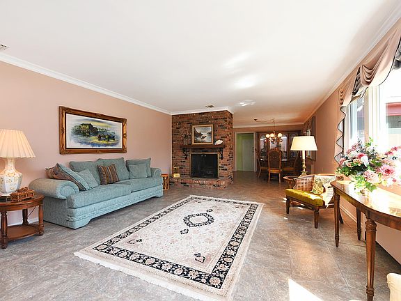 4th image of 9 Woodvale Ln