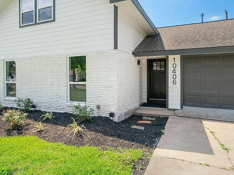 10406 Broadstairs St — Photo 2