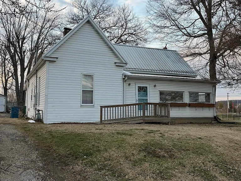 230 N Woodlawn St — Photo 1