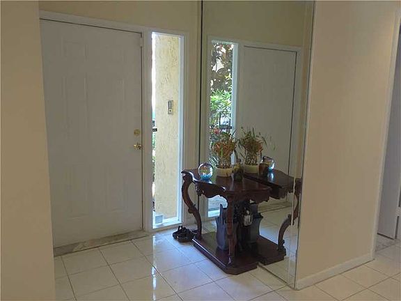 Marina Cove - 4BD/3BA Corner Townhome