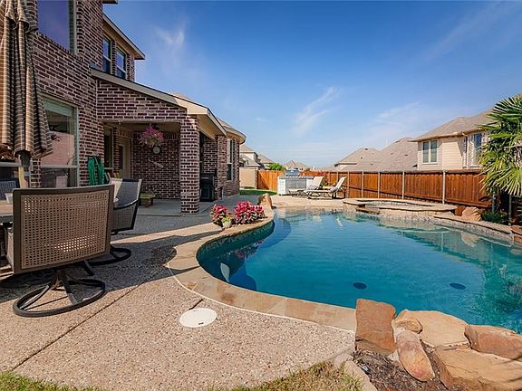 2nd image of 1701 Lakemere Dr
