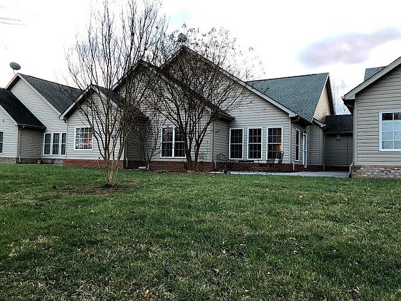 5th image of 32 Hillside Pl