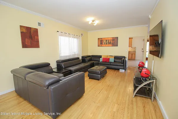 Sold by Remax Edge | media 9