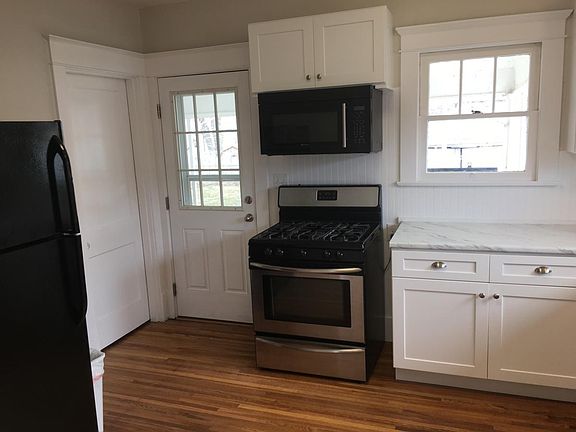 Appliances include refrigerator, gas range and Jenn-Air convection microwave.