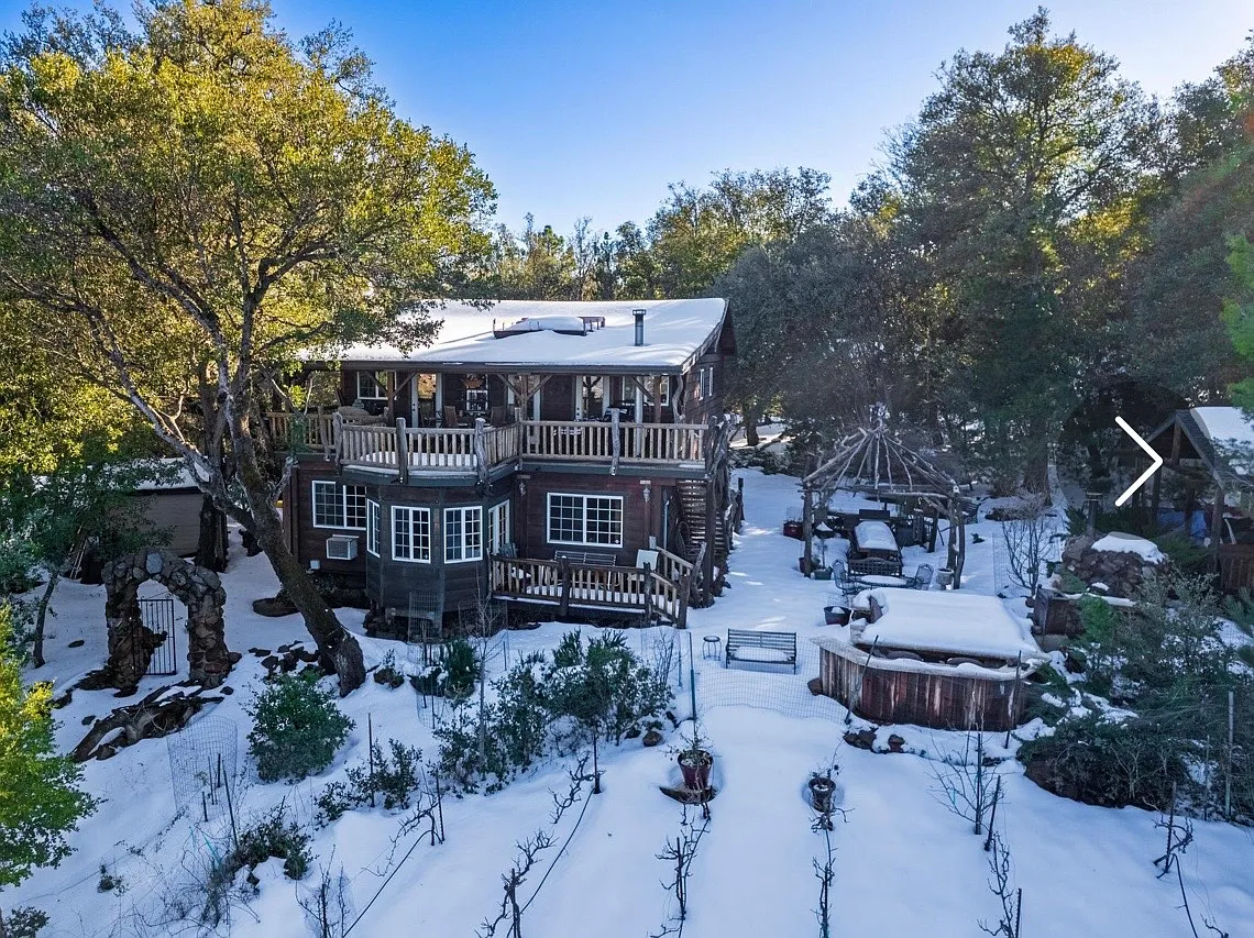 6 bed, 2500 sqft, $4,490 — Photo 4
