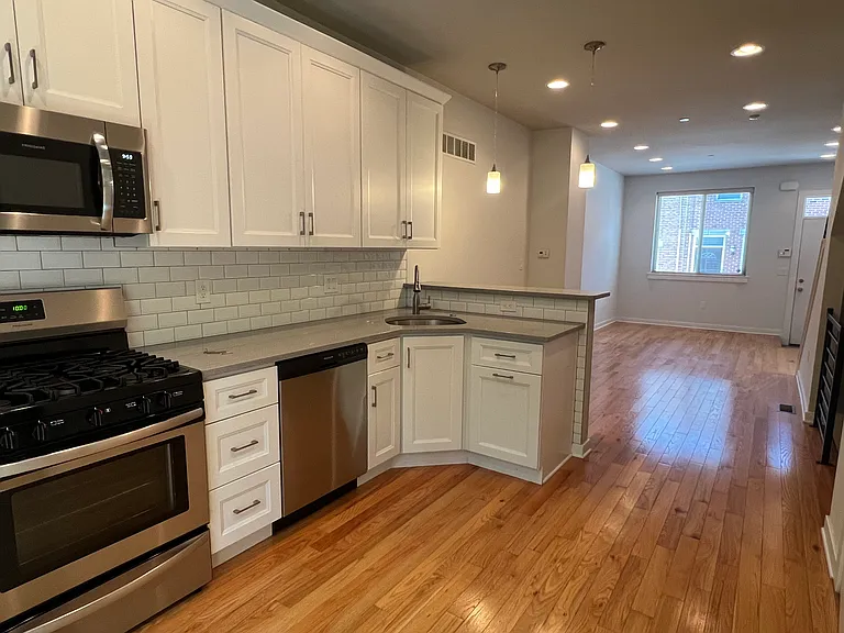 2133 Mountain St — Photo 8