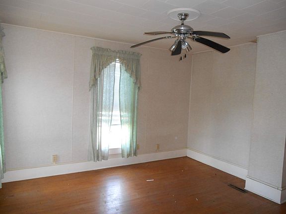 4th image of 463 McPheron Ave