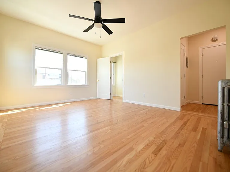 200 Wayne Ave #19 — Photo 5