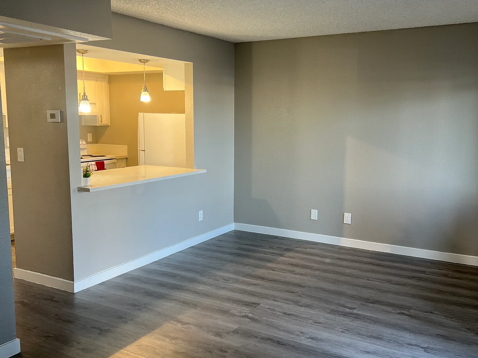 Studio, 400 sqft, $851 — Photo 2