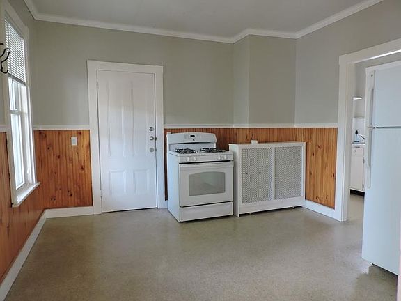 2nd image of 140 Holland St