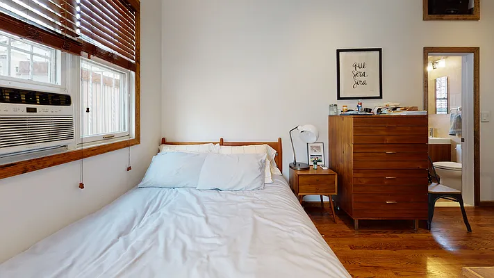 Rented by Bond New York | media 17