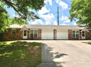 2401 Pin Oak Dr #B, Springdale, AR 72762