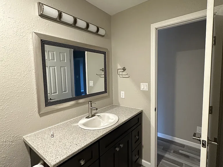 2607 W Village Ter — Photo 6