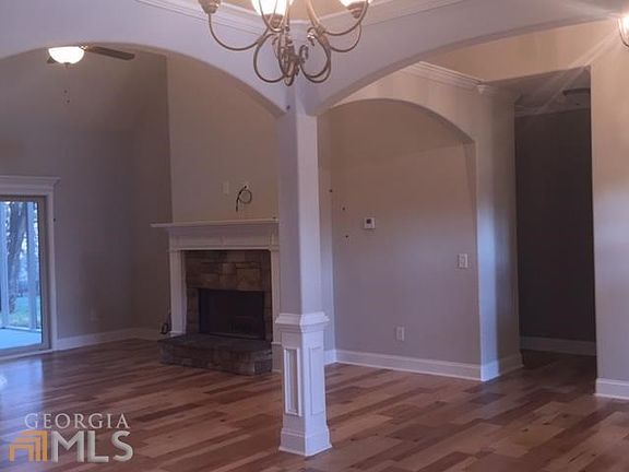 4th image of 205 Burnham Ct
