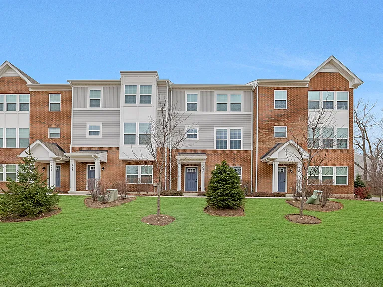 155 Canterbury Way — Photo 32