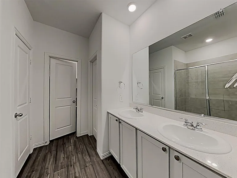 629 Fitzroy Ln — Photo 6