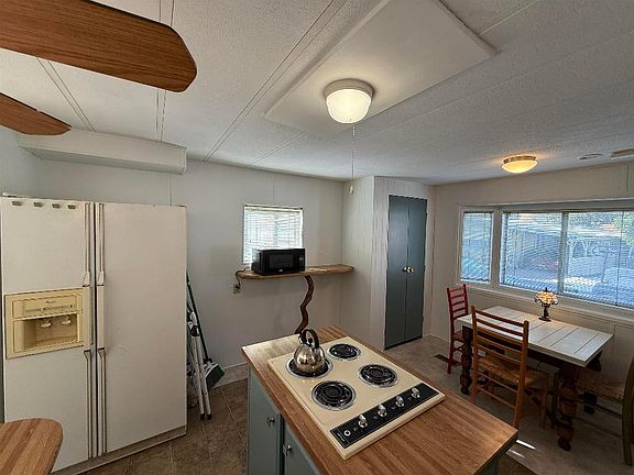 5th image of 824 S 1st St