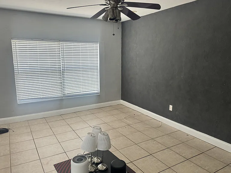 1022 W Alfred St — Photo 9