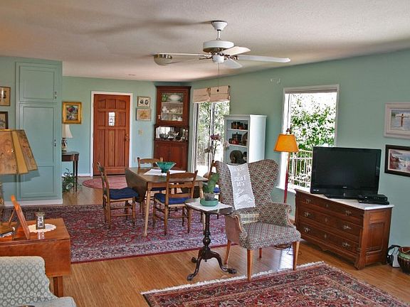 4th image of 165 Hillcrest Dr