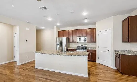 2 bed, 1496 sqft, $2,600 — Photo 3