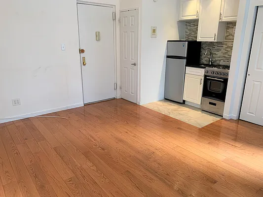 Rented by Joe Gotham LTD | media 3