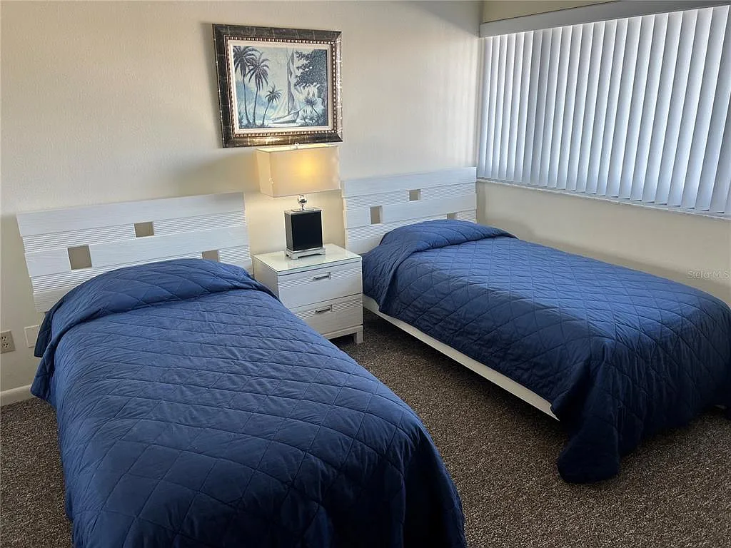 2 bed, 2.0 bath, 1200 sqft, $7,920 — Photo 3