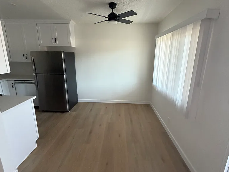 2733 Montrose Ave #5 — Photo 7