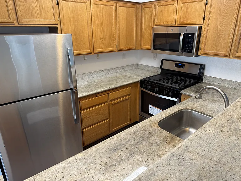558 Torrey Pine Ln — Photo 3