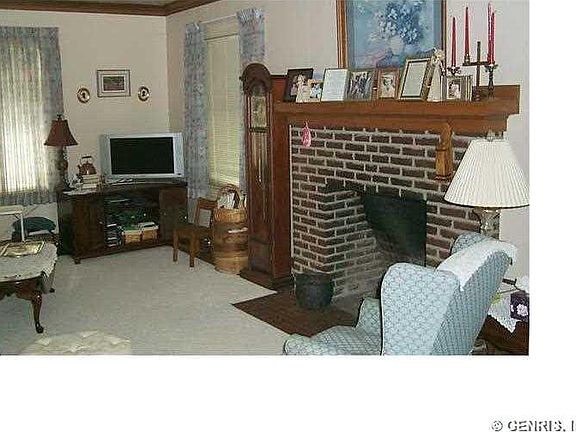 4th image of 195 N Main St