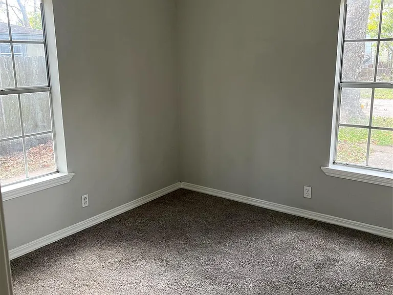 10533 Barnham St — Photo 15