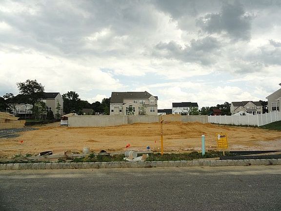 2nd image of 506 Wisteria Way