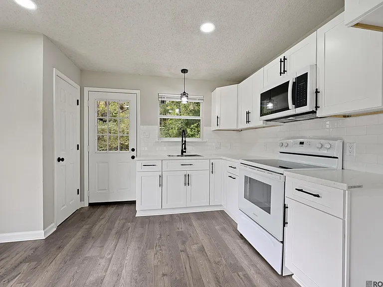 8724 Metairie Dr — Photo 4