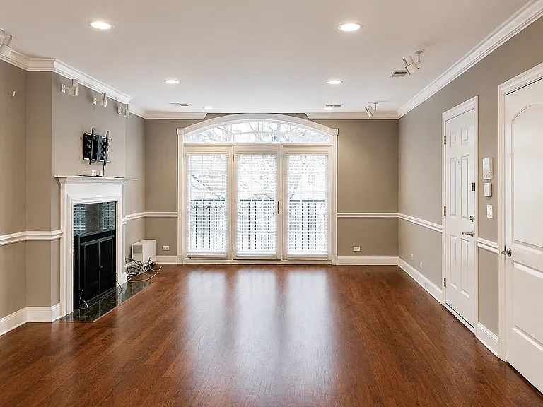 3545 N Wilton Ave #3S — Photo 3