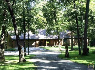 2733 Oak Ridge Rd, Topeka, KS 66617