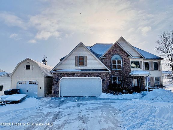 4th image of 414 Callahan Dr