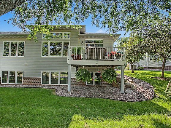 3rd image of 15139 Claret Cir
