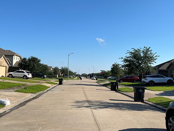 4th image of 8215 Oakleaf Meadow Ct