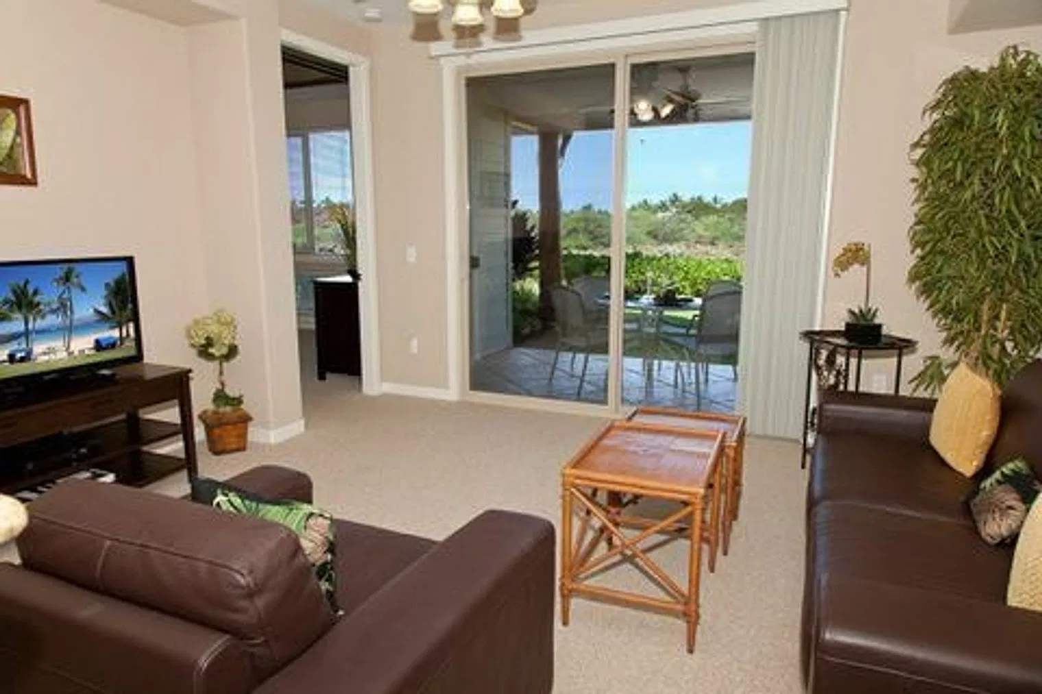 3 bed, 2.0 bath, 1302 sqft, $7,105 — Photo 3