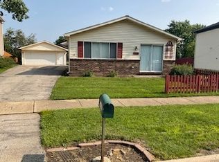 527 Old Stone Rd, Bolingbrook, IL 60440