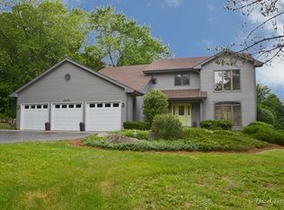 3008 Fox Ct, Prairie Grove, IL 60012