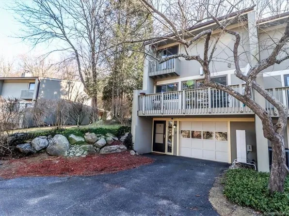 5 Clubhouse Drive #5, Woodbury, CT 06798