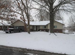 405 Whispering Oaks Dr, Bethalto, IL
