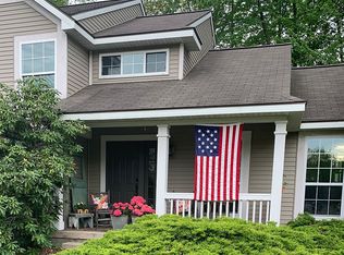 18565 Woodduck Dr, Spring Lake, MI 49456