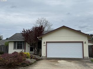 1216 E 3rd Ave, Sutherlin, OR 97479