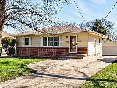 2219 E 23rd St Des Moines Ia 50317 Zillow