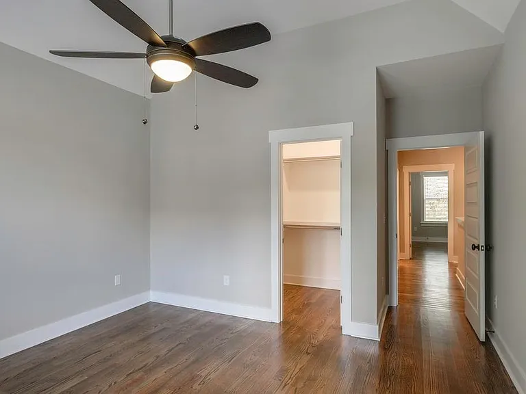 1112 Walsh St #B — Photo 25