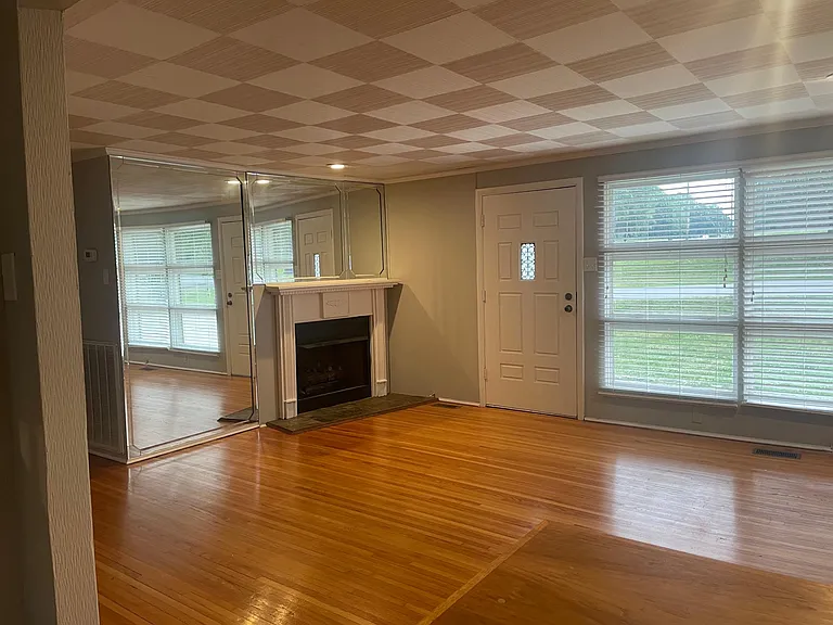 214 W Meadow Dr — Photo 16
