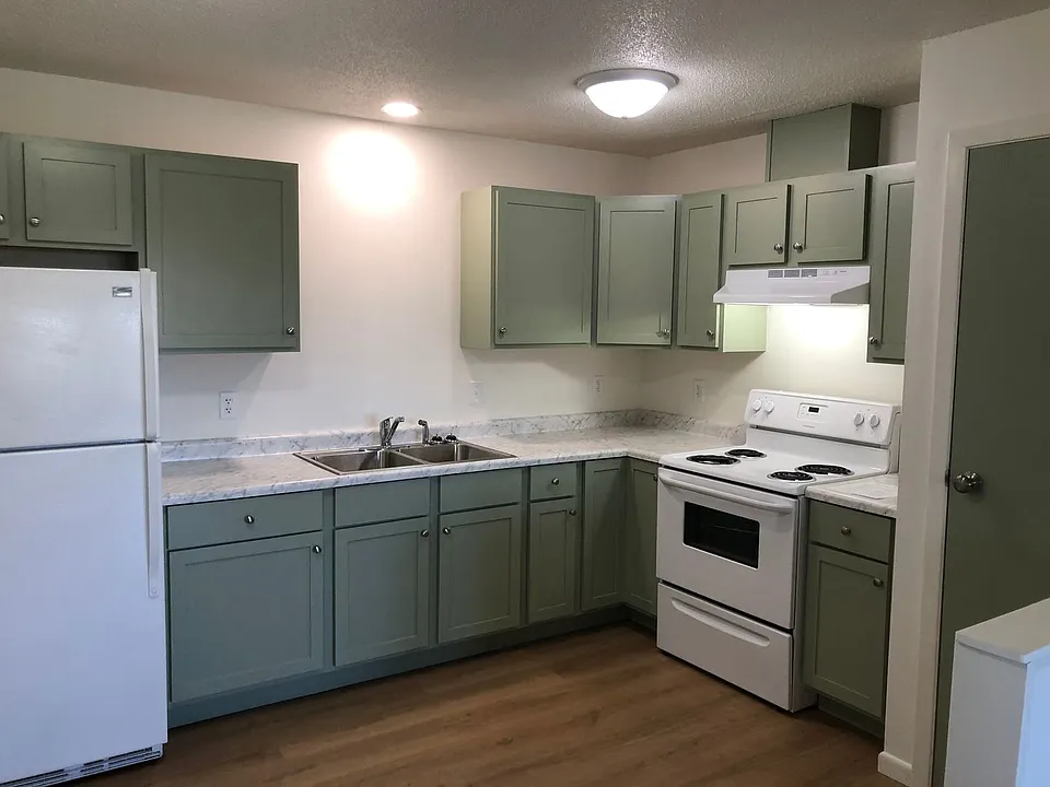 1189 17th Ave W