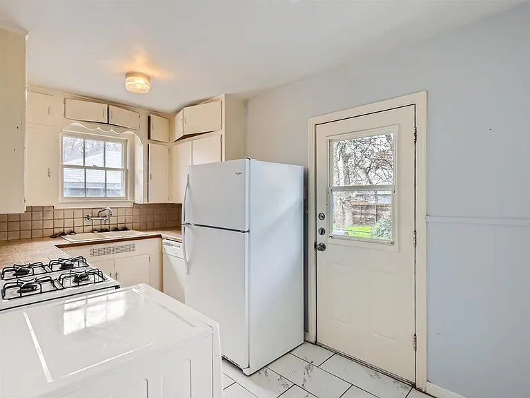 1204 E 31st St — Photo 3